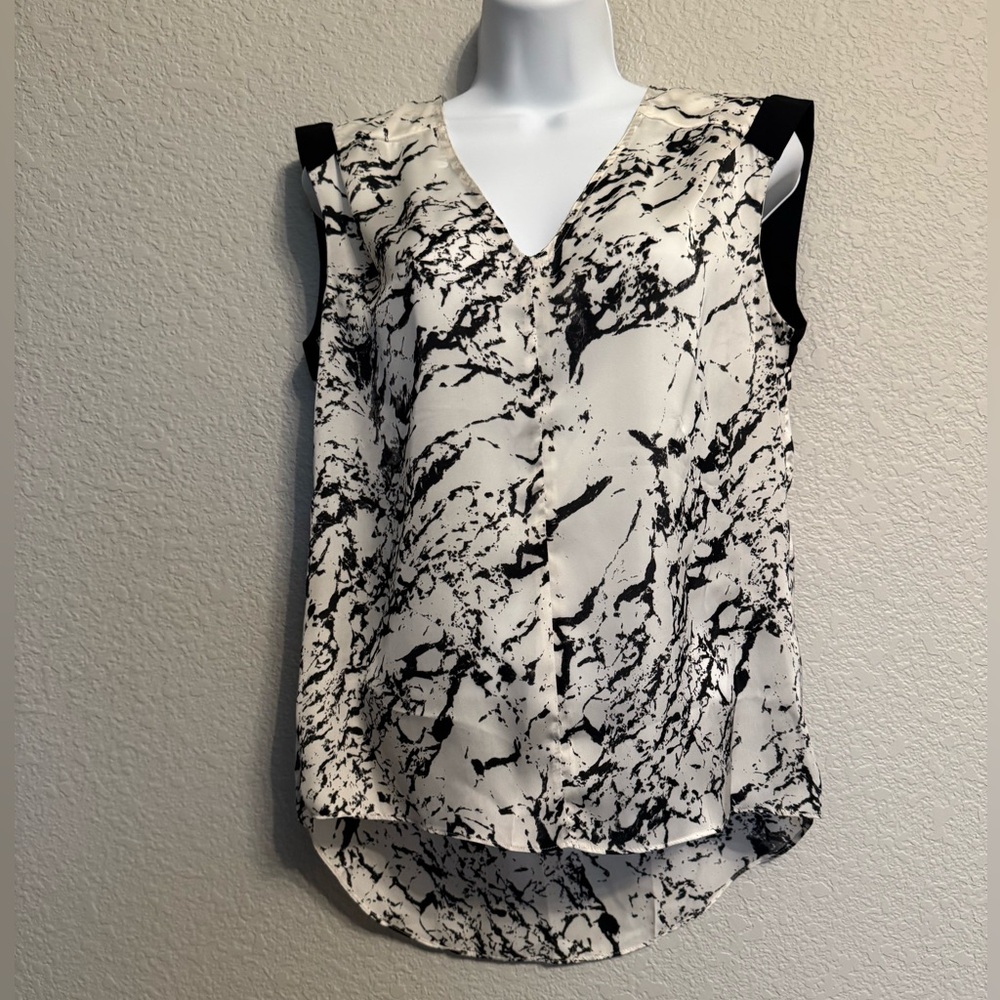 Vince Camuto Women’s Marbled Black/White Top XS